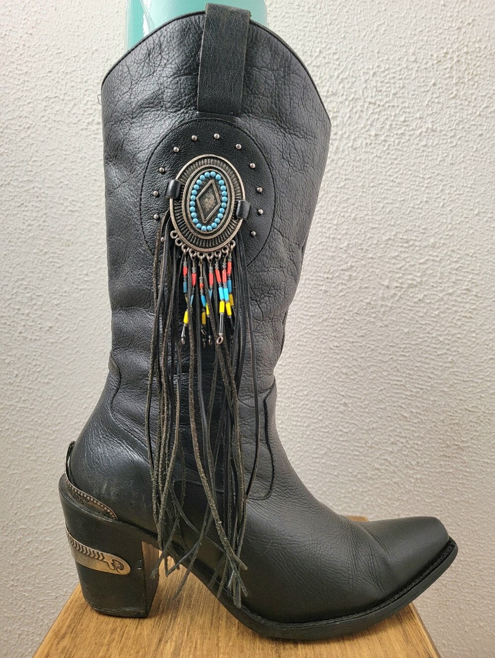 Code West Womens 8M Black Leather Embellished Fringe, Beads, Metal, Brazil -READ - Picture 8 of 15